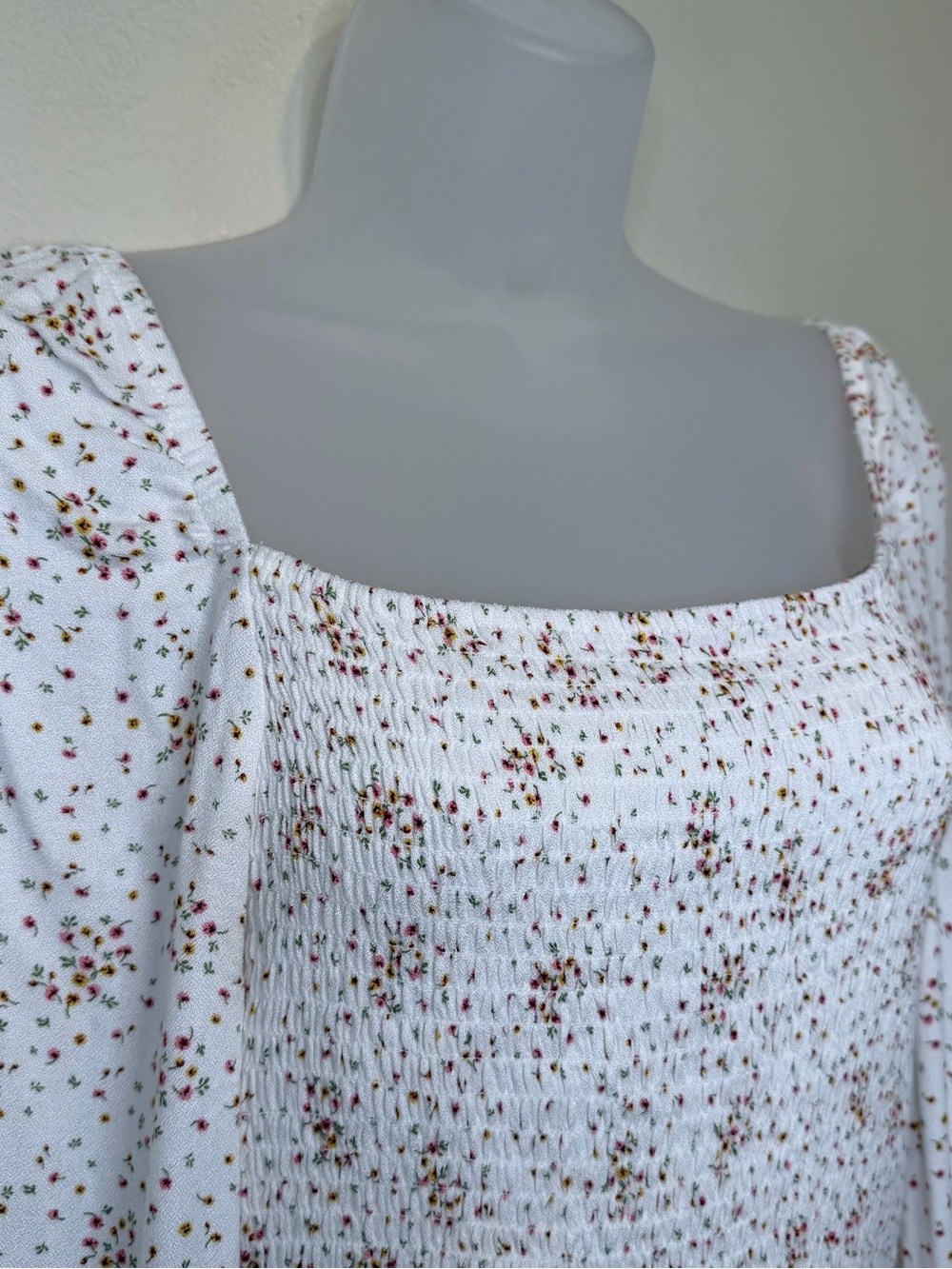 Cupcakes & Cashmere | Savannah Smocked Square-Neck Ditsy Floral Puff-Sleeve Top - Picture 8 of 15